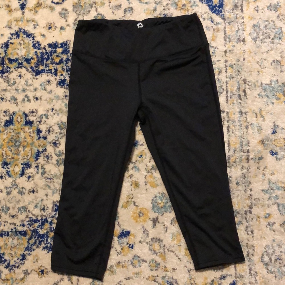 Black capri leggings